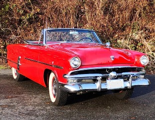 Right front 1953 Ford Crestline 
