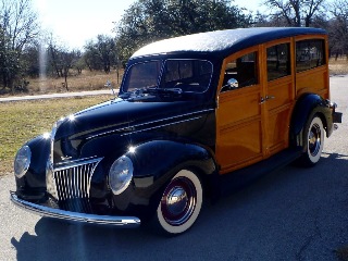 Left front 1939 Ford Deluxe Station Wagon Woodie