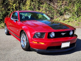 Right front 2005 Ford Mustang GT